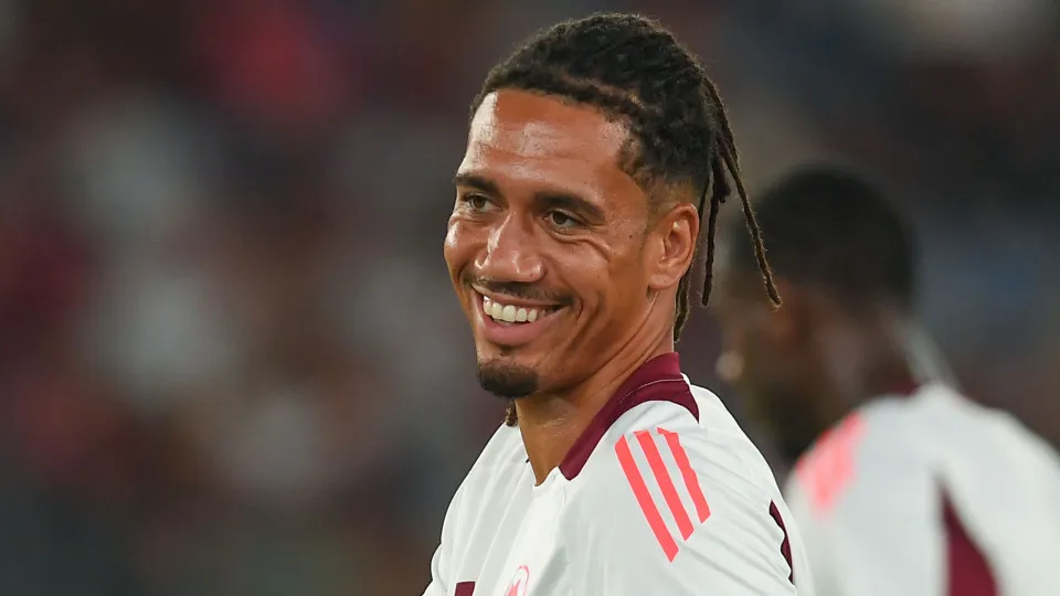 Surpresa total no FC Porto. Smalling vai ser reforço a custo zero