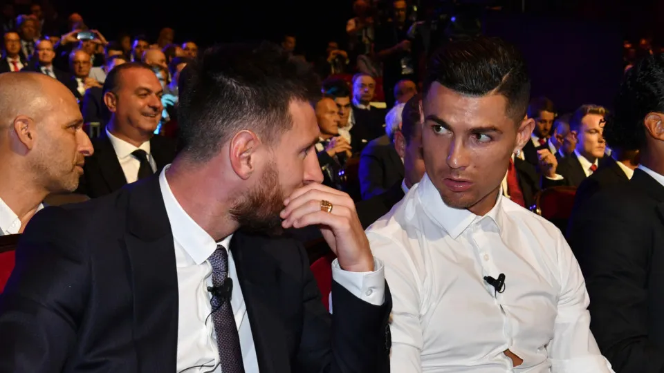 Cristiano Ronaldo homenageia Lionel Messi após despedida da seleção argentina