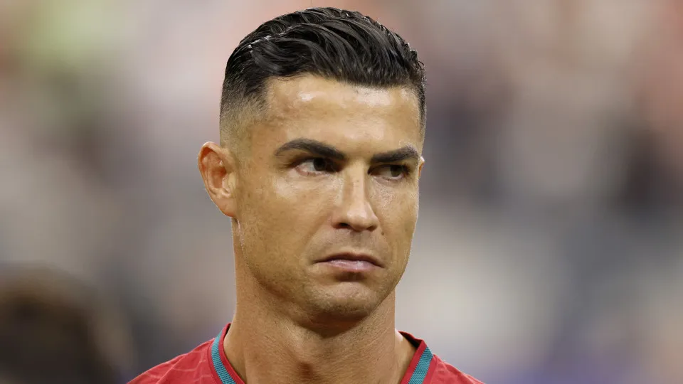Benni McCarthy critica Jorge Jesus e defende Cristiano Ronaldo
