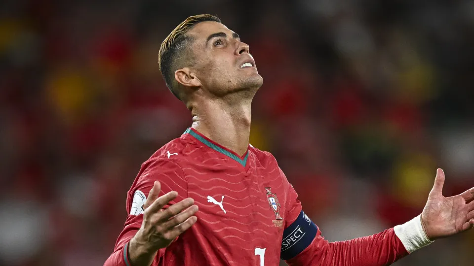 Cristiano Ronaldo enfrenta críticas sobre sua aceitação da carreira