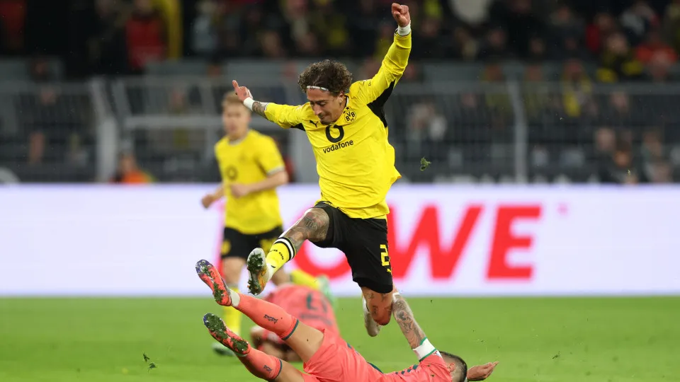 Borussia Dortmund empata com Werder Bremen e perde liderança na Bundesliga