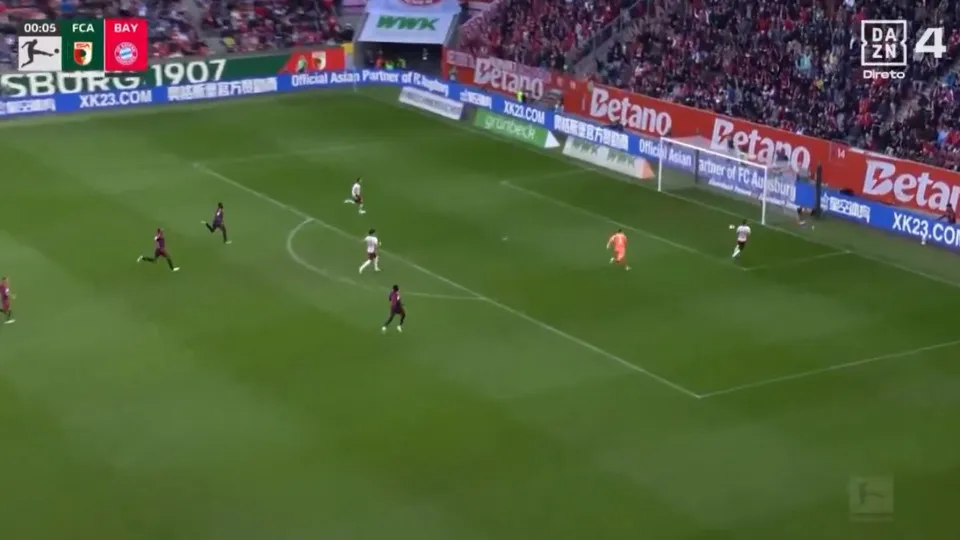 Neuer comete erro e Augsburg marca golo histórico aos 6 segundos