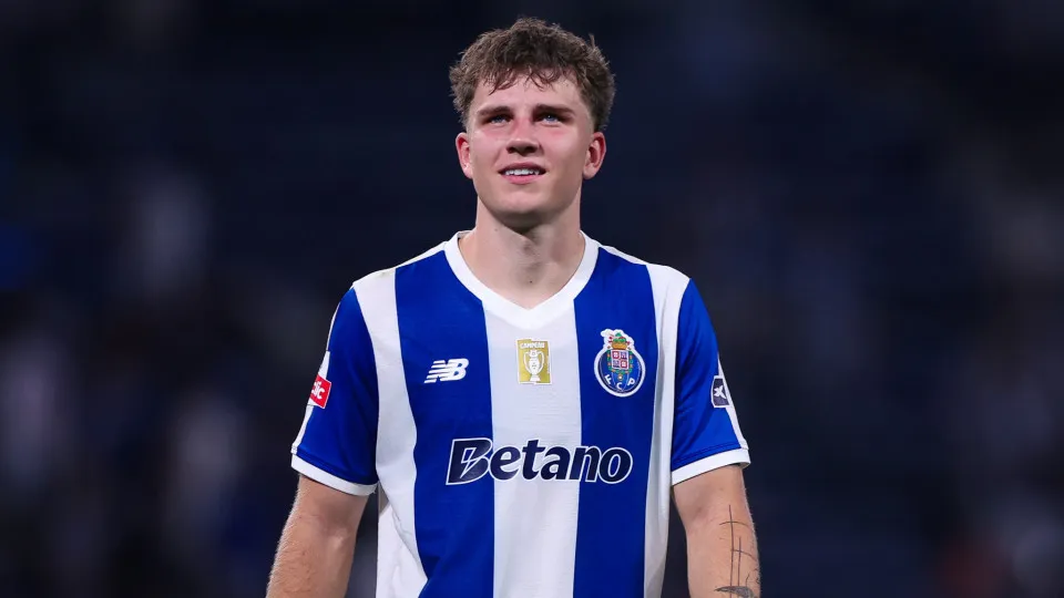 FC Porto informa sobre lesão de Oskar Pietuszewski