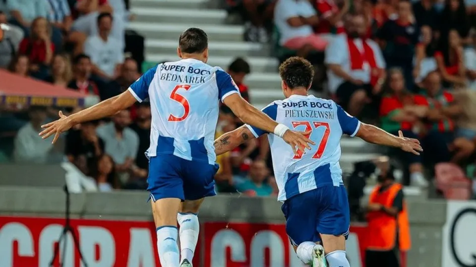 FC Porto vence Marítimo com golaço de Oskar Pietuszewski