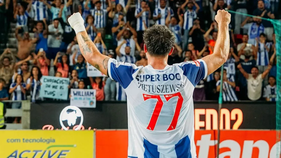 Oskar Pietuzewski brilha e ajuda o FC Porto na I Liga