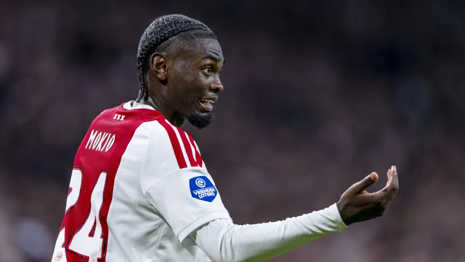 FC Porto tentou contratar Jorthy Mokio, mas Ajax não aceitou proposta