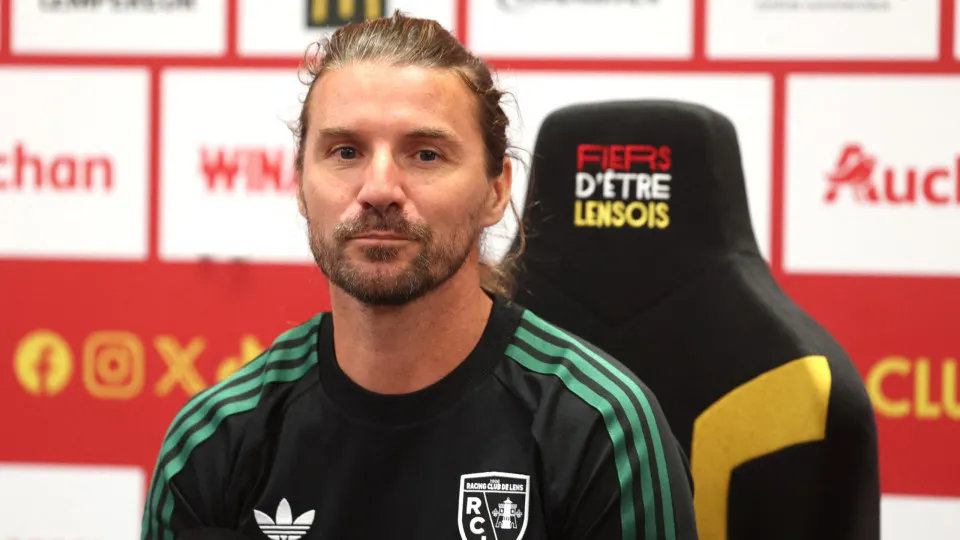 Treinador do Lens promete ambição contra o Sporting na Liga dos Campeões