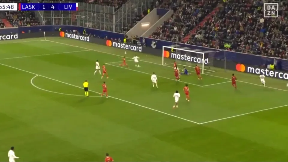 Bradley Barcola marca hat-trick em estreia pelo Liverpool