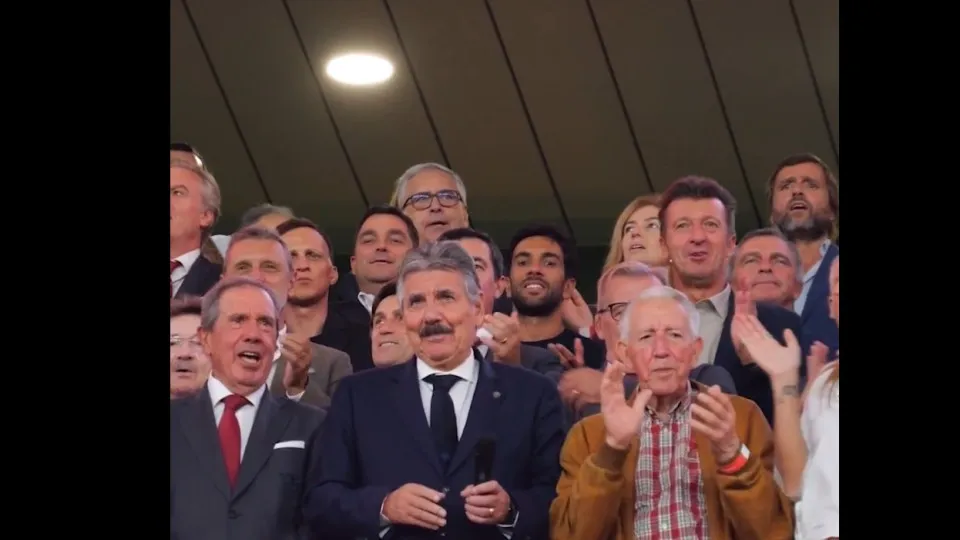 Benfica homenageia Toni pelo seu 80.º aniversário durante jogo contra o Celtic