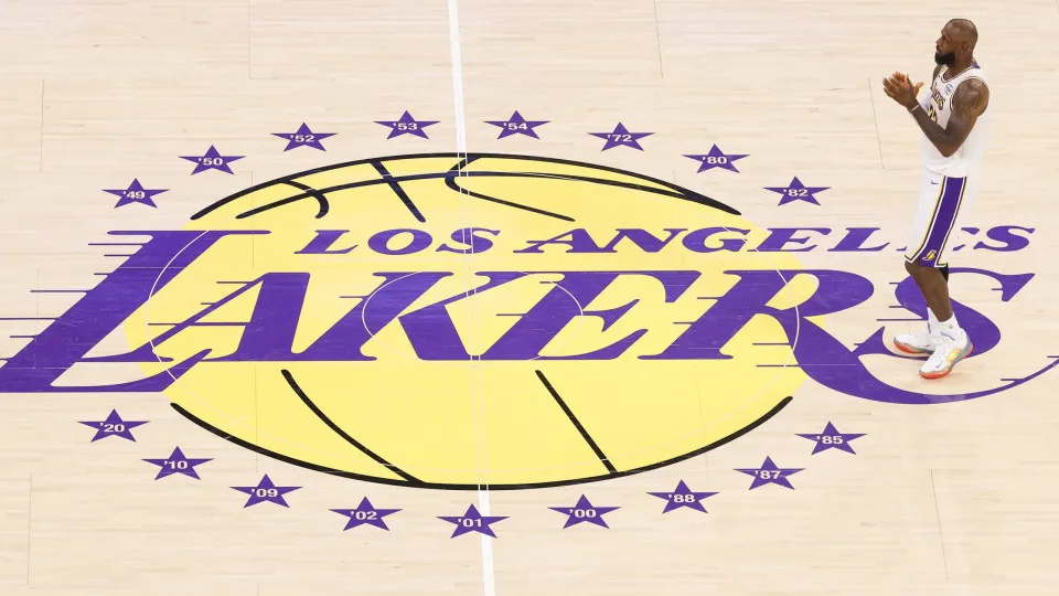 LeBron James inicia 24.ª temporada na NBA aos 41 anos com os Philadelphia 76ers