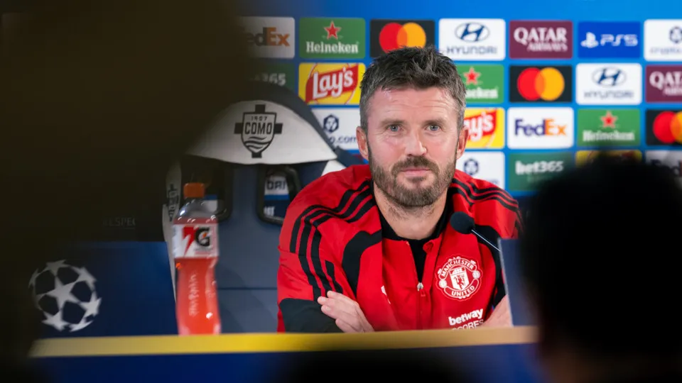 Carrick responde a críticas de Ten Hag sobre Ronaldo e a cultura no Manchester United