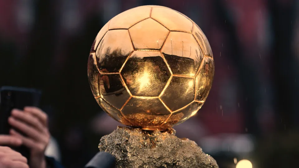 Cerimônia da Bola de Ouro 2026 acontece hoje em Londres