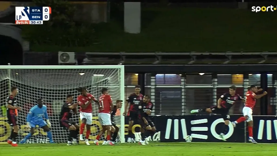 Benfica come from behind to beat Santa Clara 2-1
