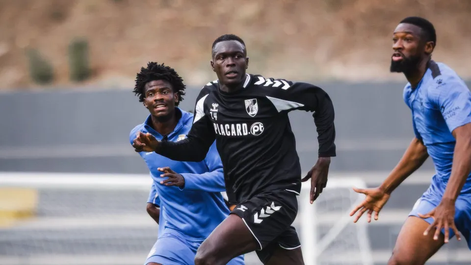Vitória SC derrota Feirense em amistoso