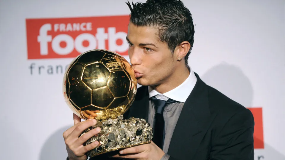 Cristiano Ronaldo é eleito a melhor Bola de Ouro de todos os tempos
