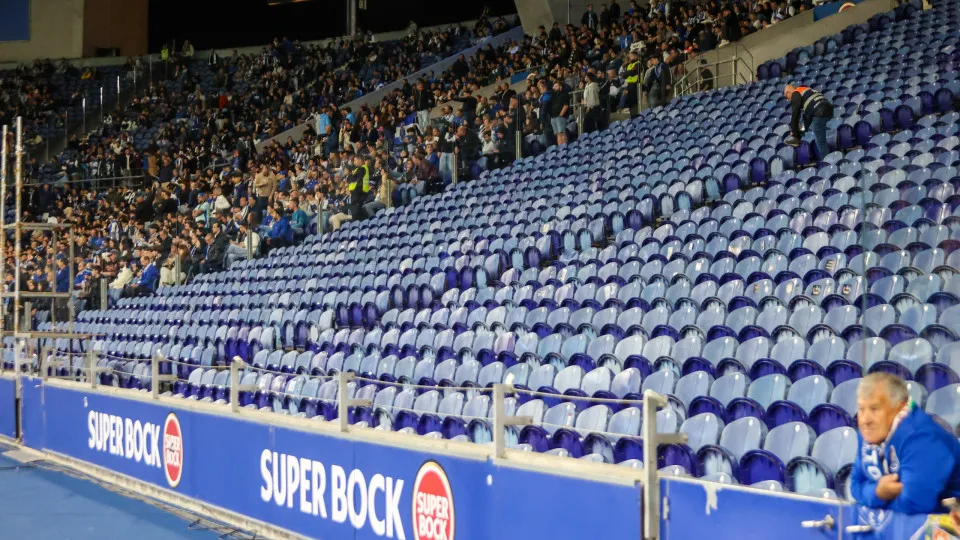 FC Porto enfrenta multas superiores a 10.000 euros após jogo contra Académico de Viseu