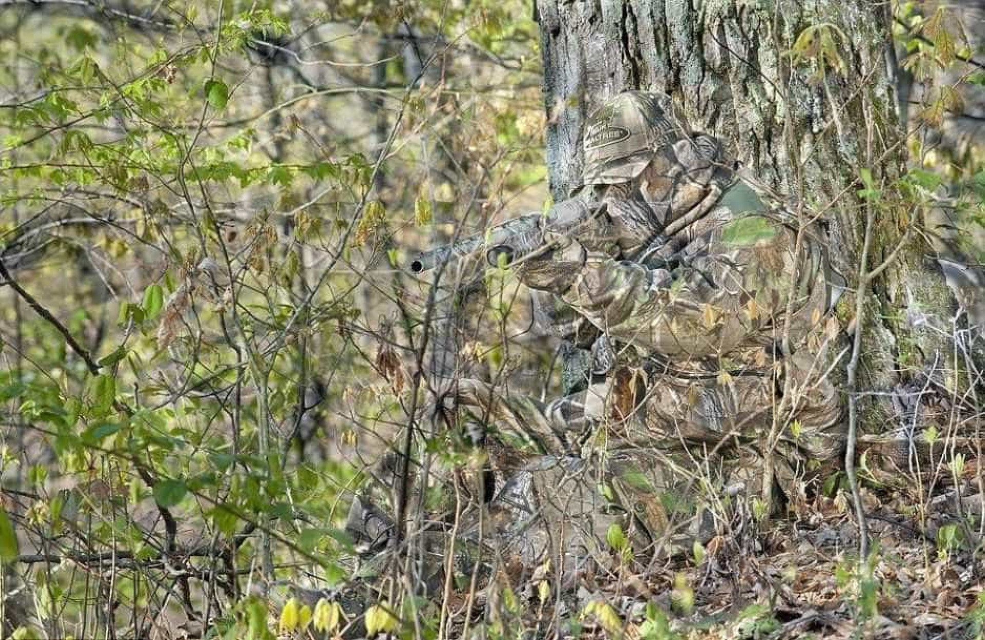Хаки найденных. Realtree Camouflage Hunter. Снайперский камуфляж невидимость. Снайпер в камуфляже замаскированный. Маскировка снайпера.