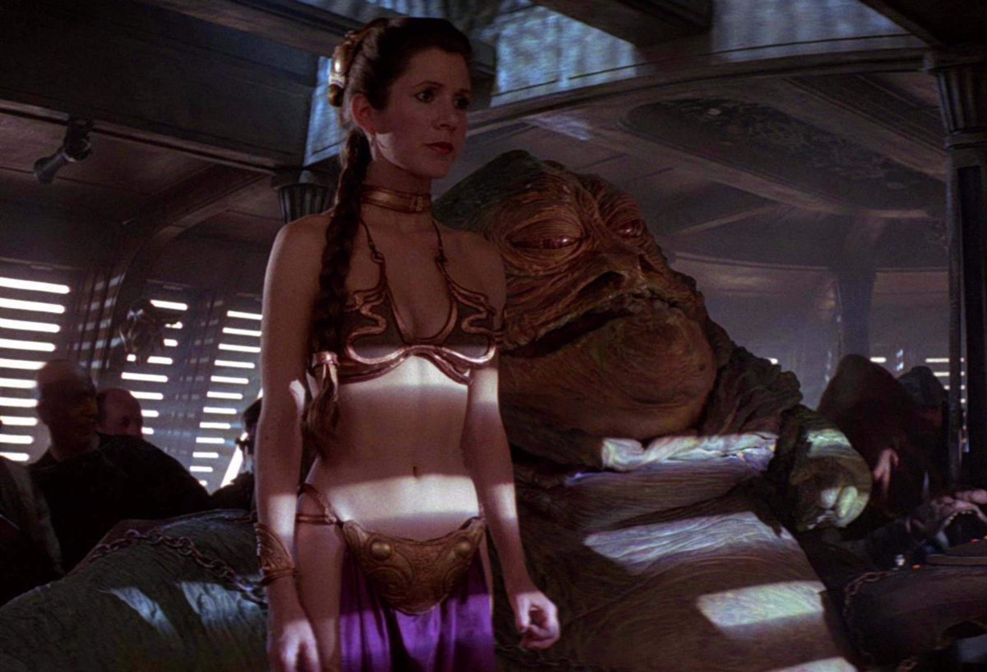 Leia pix. Кэрри Фишер в золотом бикини. Звёздные войны эпизод 6 Возвращение джедая Кэрри Фишер. Кэрри Фишер Звездные войны.
