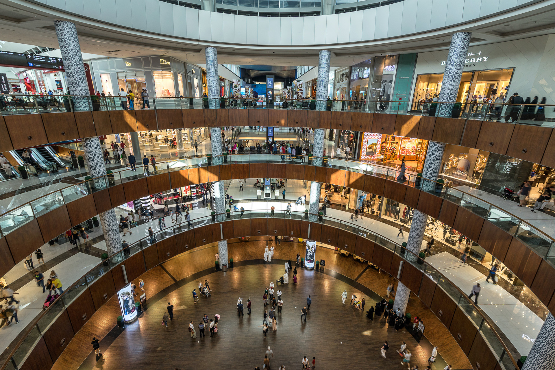 Mall дубай. Путеводитель в Дубай Молл. Дубай Молл площадь торгового центра. Бурдж Халифа торговый центр. ОАЭ торговые центры в Дубае.