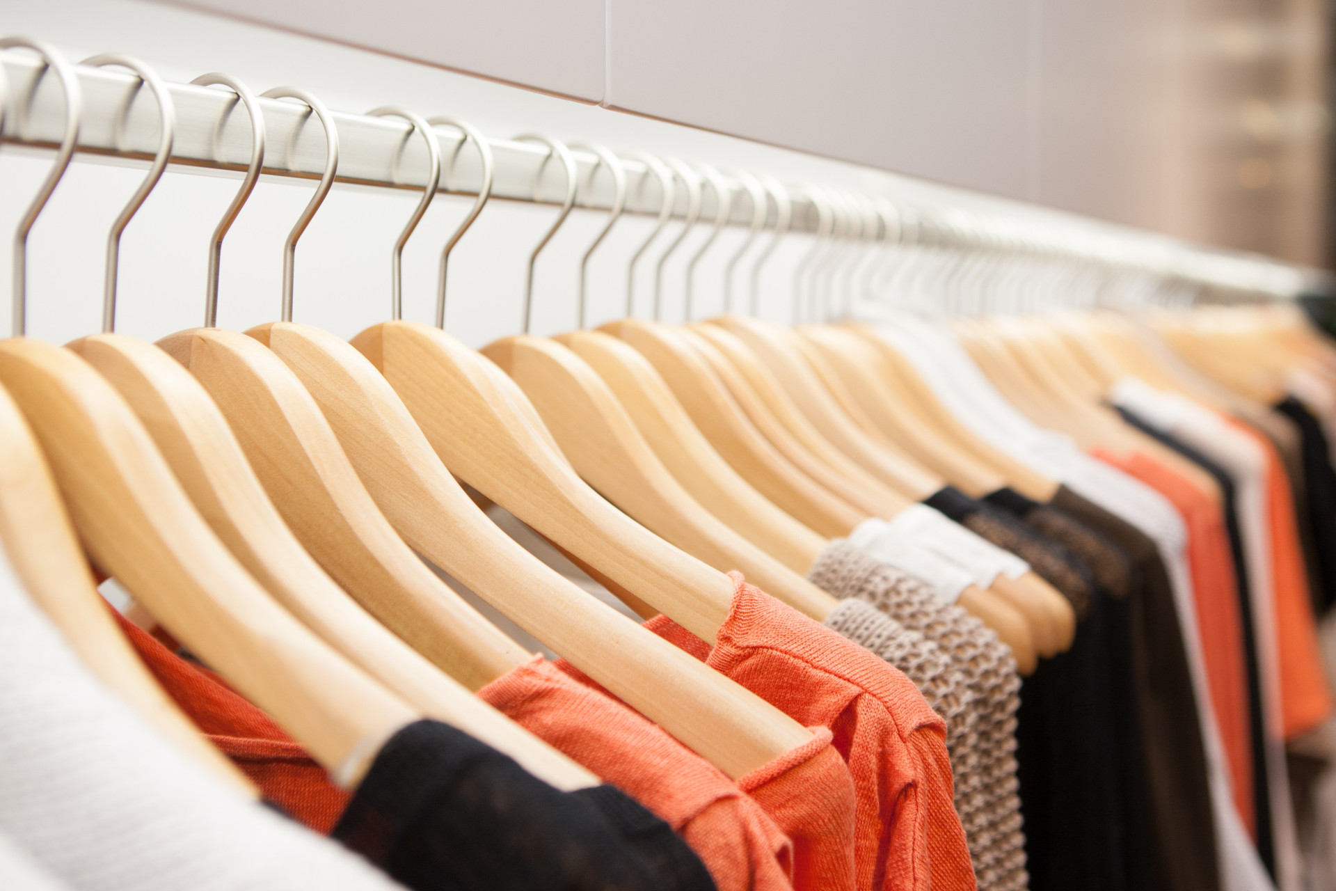 Primavera à porta: As melhores dicas para organizar o armário