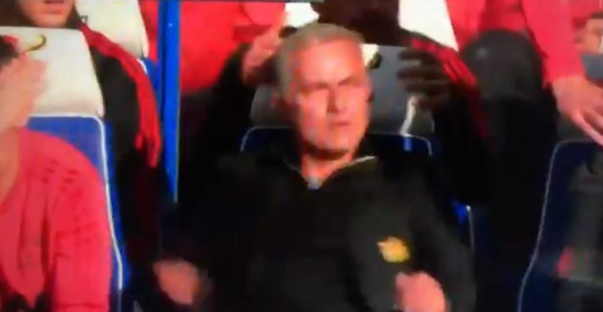 Elemento do Chelsea provocou Mourinho e originou uma confusão 'daquelas'