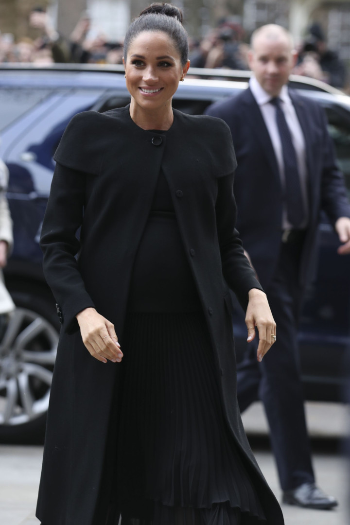 Meghan Markle volta a destacar-se pela elegância
