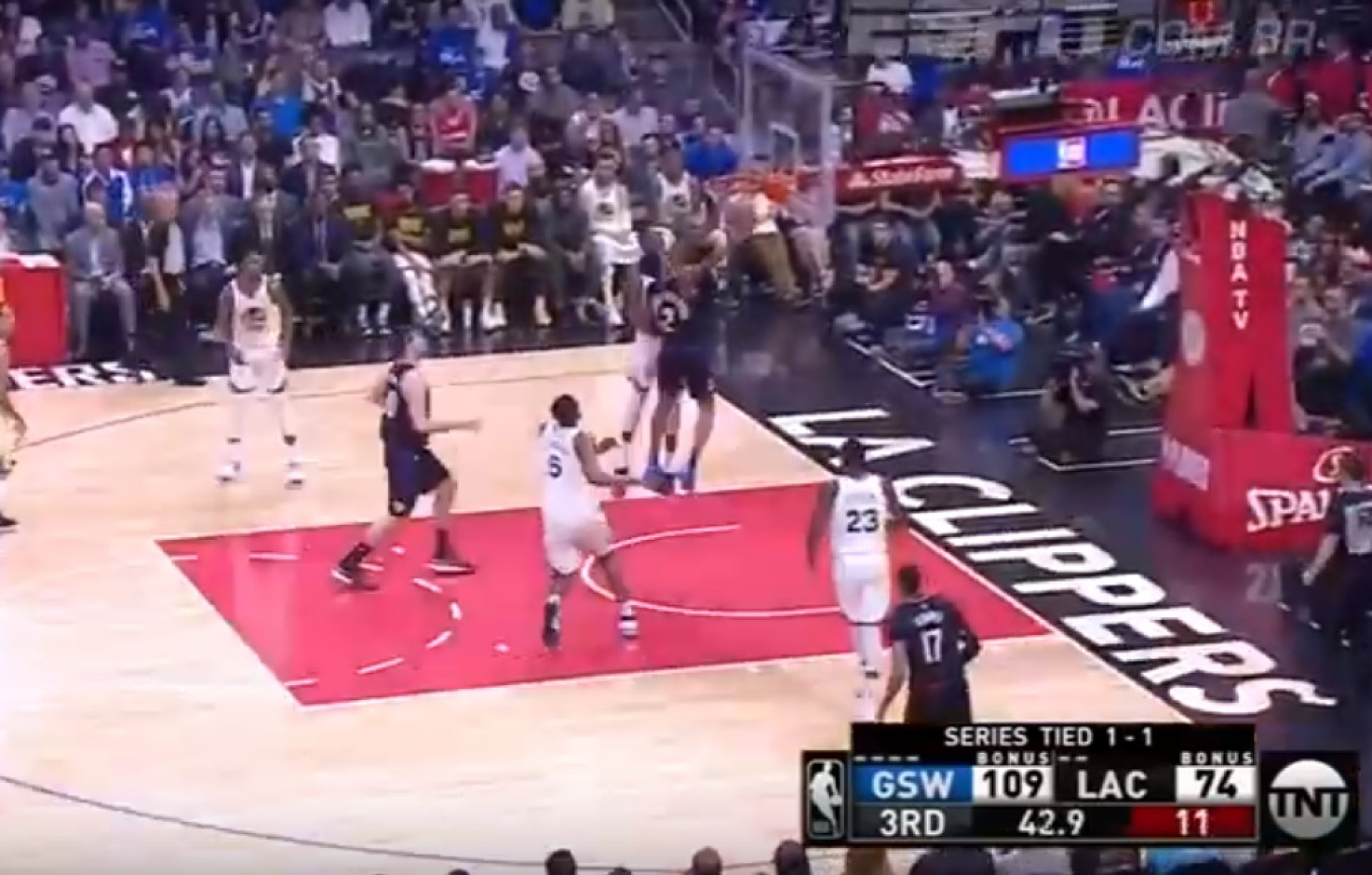 Durant 'sacou' um dos melhores abafos dos playoffs frente aos Clippers