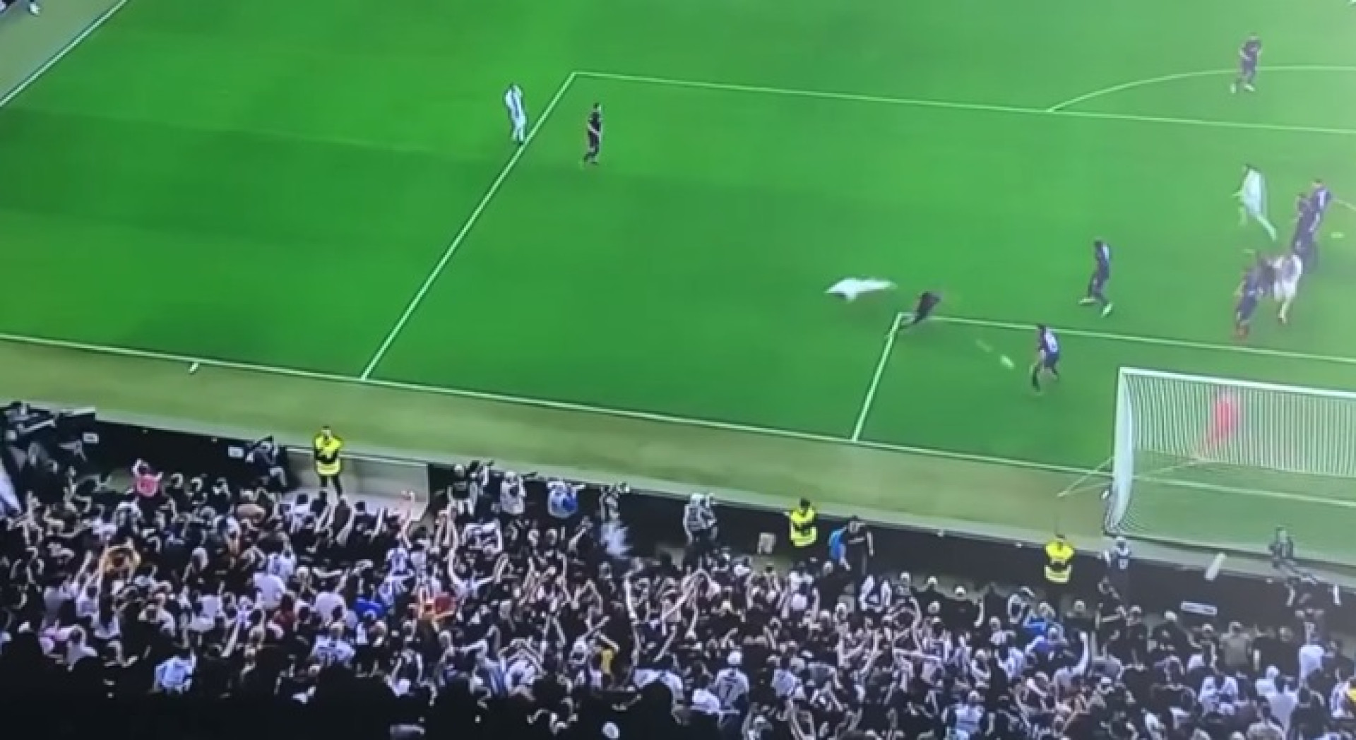 Alex Sandro tranquiliza a Juventus e já se preparam os foguetes