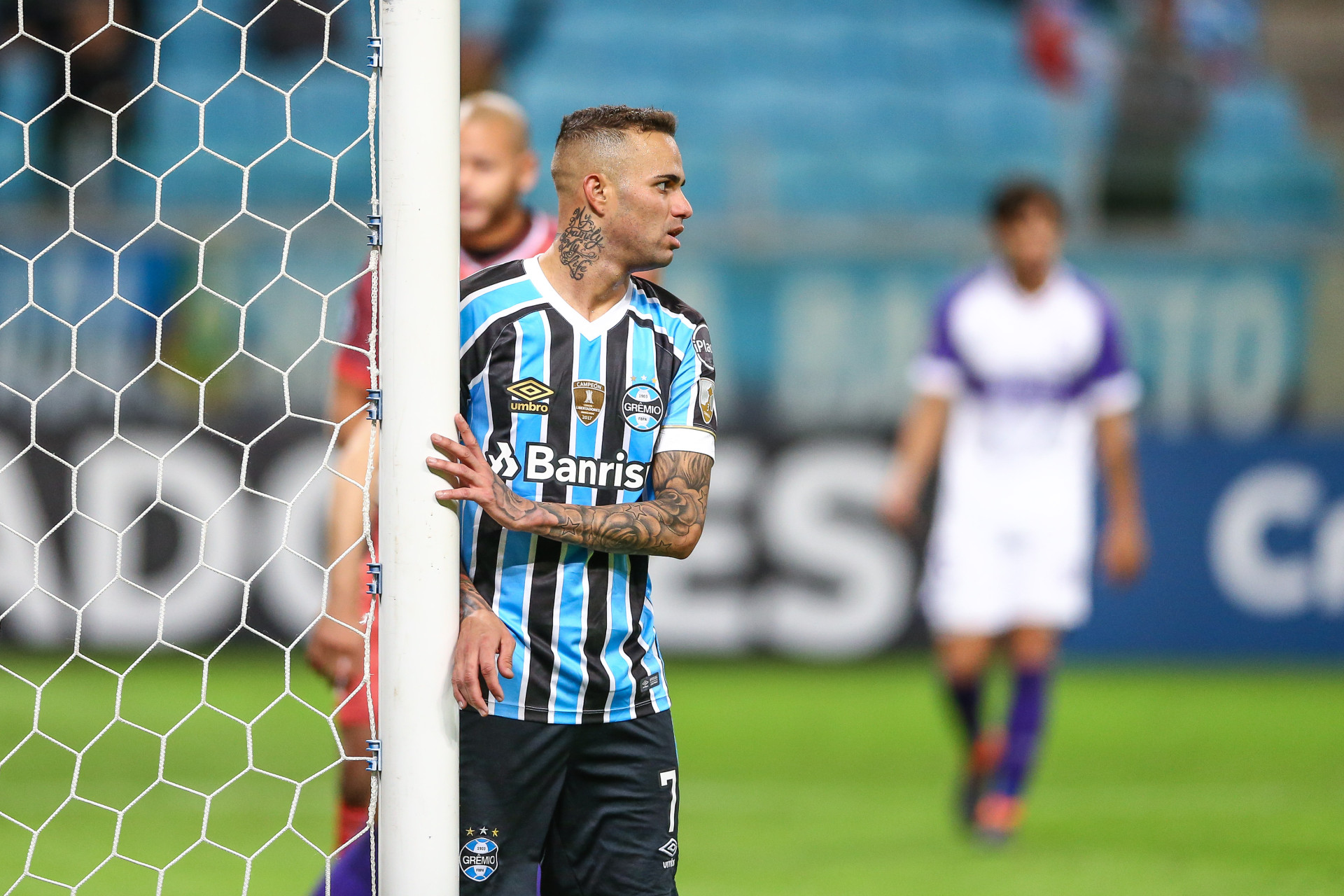 Sporting e FC Porto já apresentaram proposta por avançado do Grémio