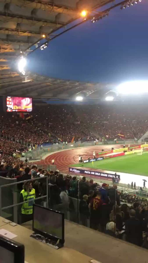 Arrepiante: Olímpico de Roma encheu-se para o 'adeus' a De Rossi