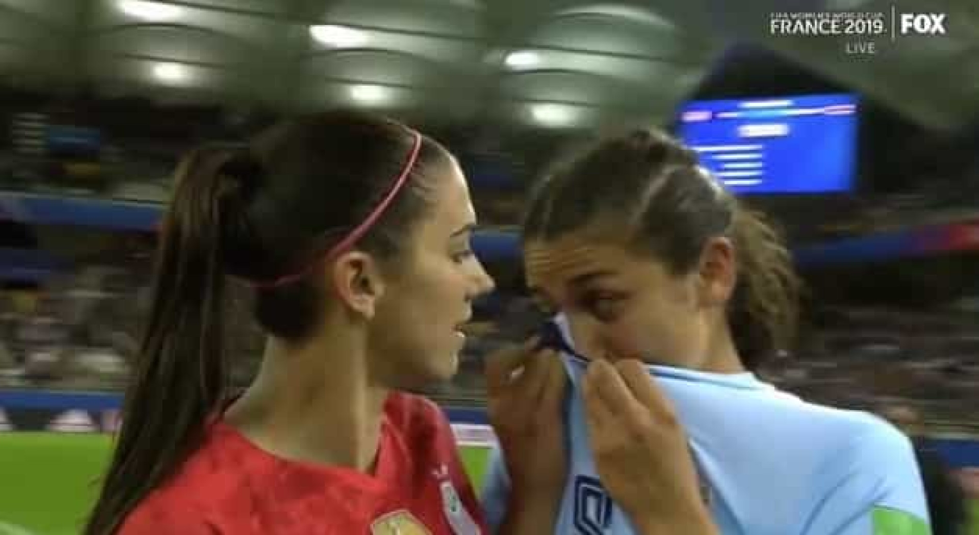 Após marcar cinco golos, Alex Morgan consolou tailandesas em lágrimas