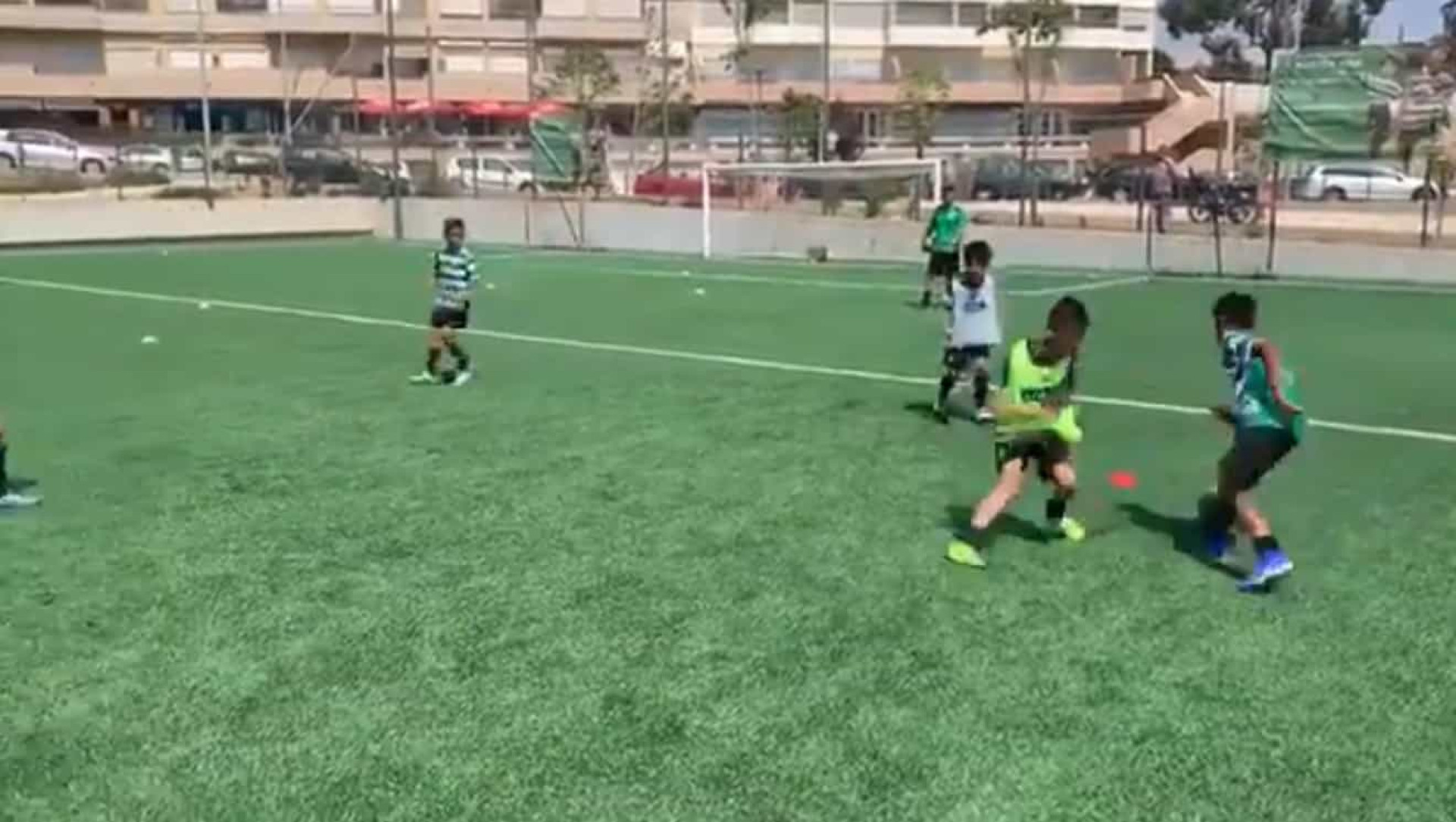 Filho de Cristiano Ronaldo dá 'show' com a camisola do Sporting
