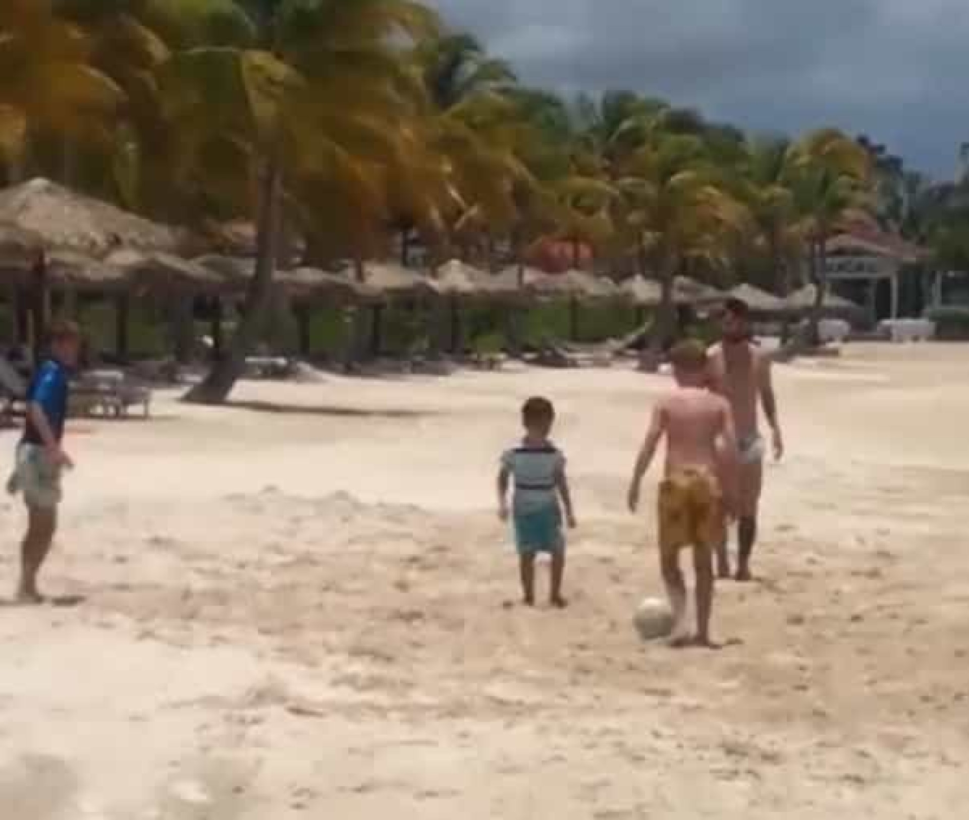 Jogar na praia com Messi? Este menino de 11 anos nem quis acreditar