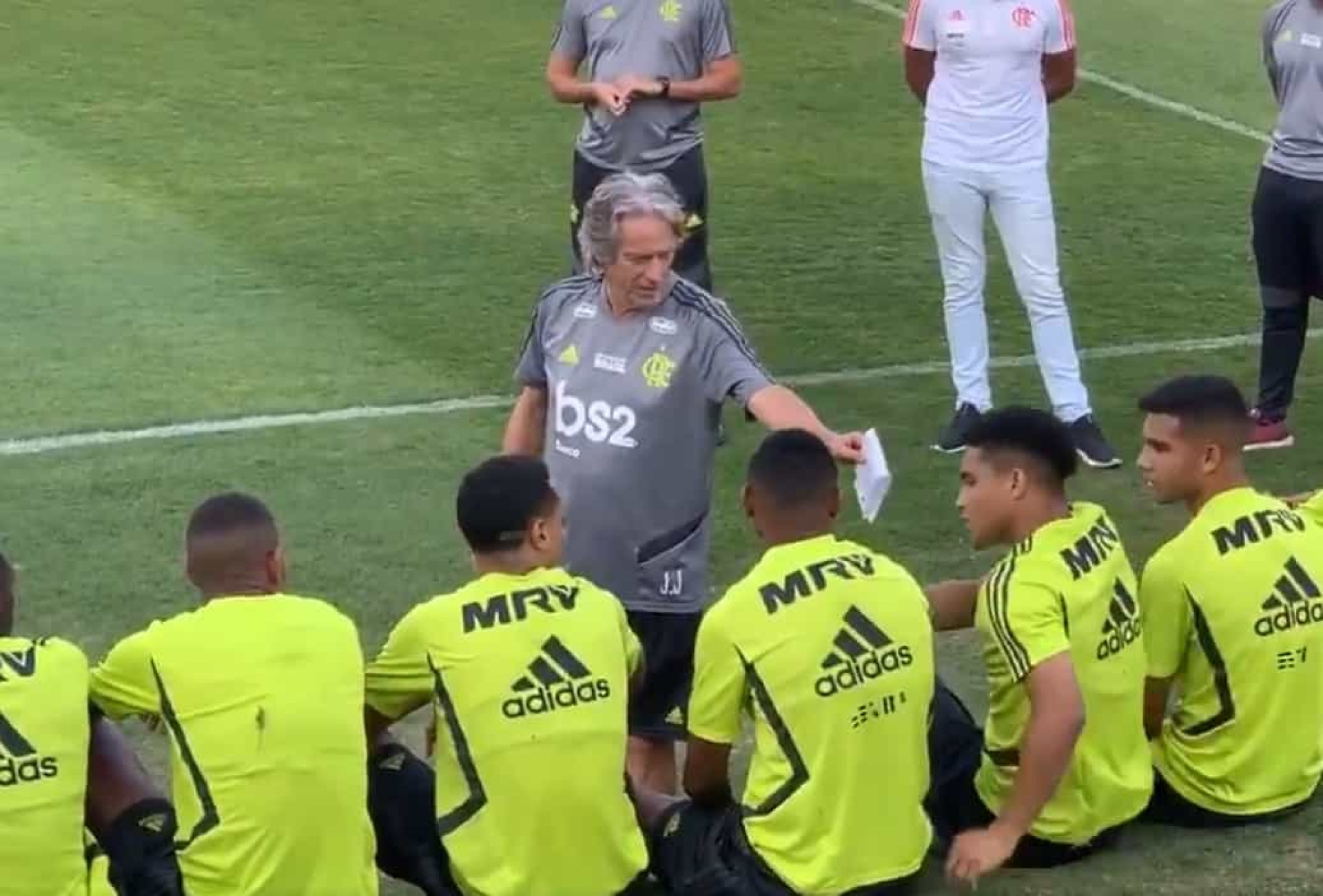 Jorge Jesus e o gesto com os jogadores sub-20 que encantou o Brasil