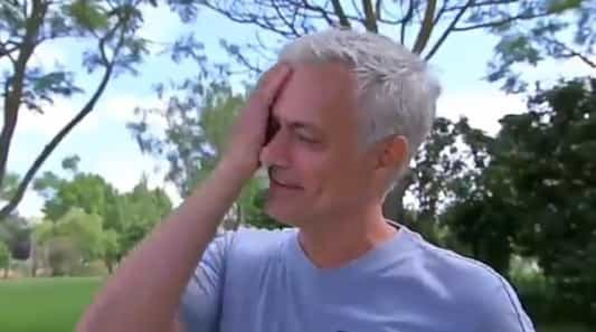Mourinho admite que sente falta do futebol e quase se desfaz em lágrimas