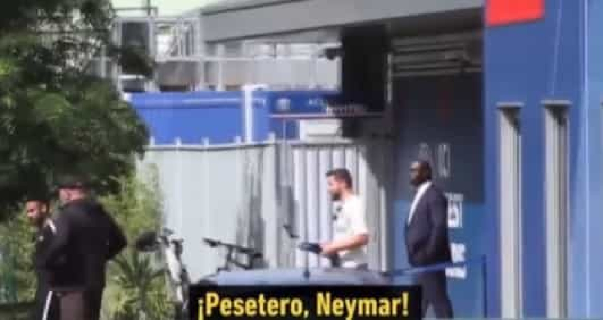 Empregado do PSG 'insulta' Neymar à saída do treino: "Pesetero"