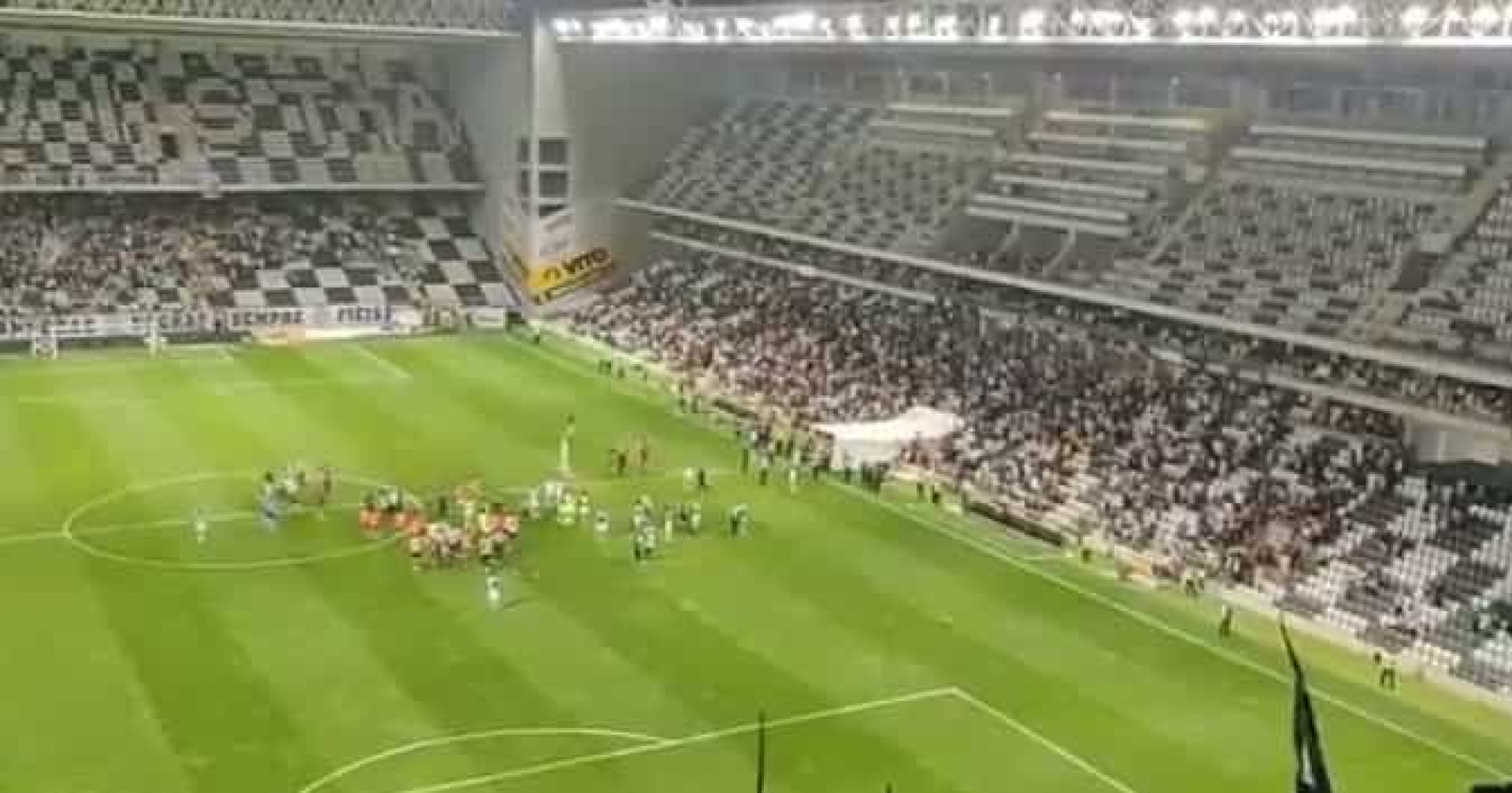 Claques do Sporting fartam-se de Varandas e gritam assim ao seu líder