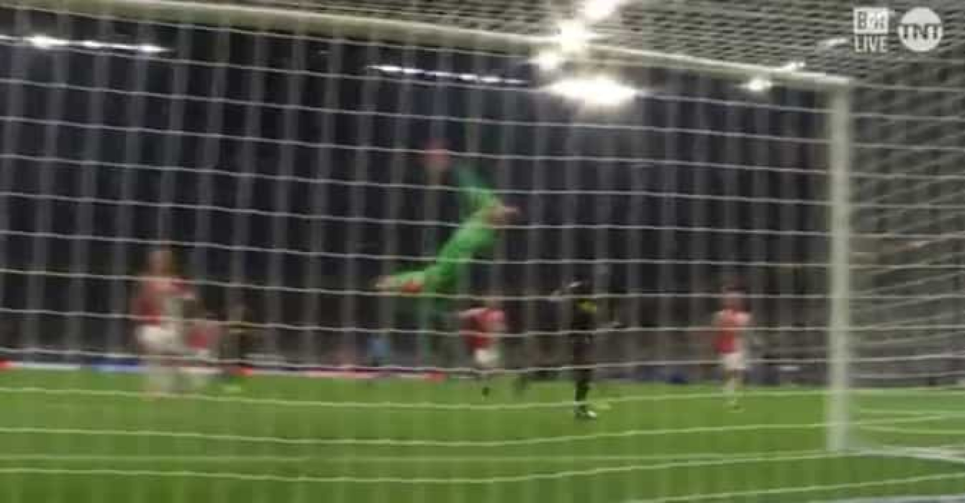 A defesa monumental que negou o golo a Lukaku aos 90+7'