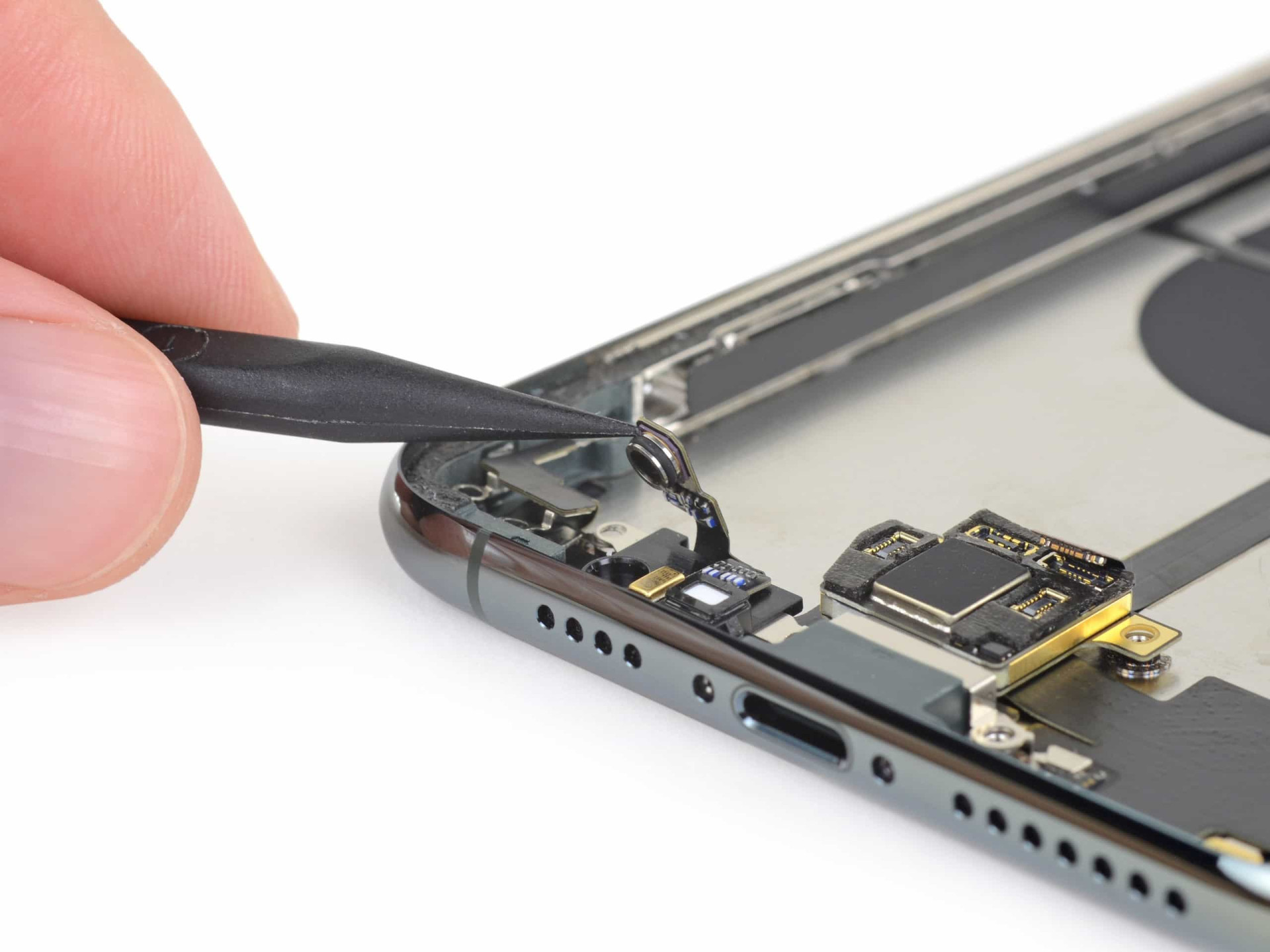 Peça a peça, o iPhone 11 Pro foi desmontado. Veja as imagens