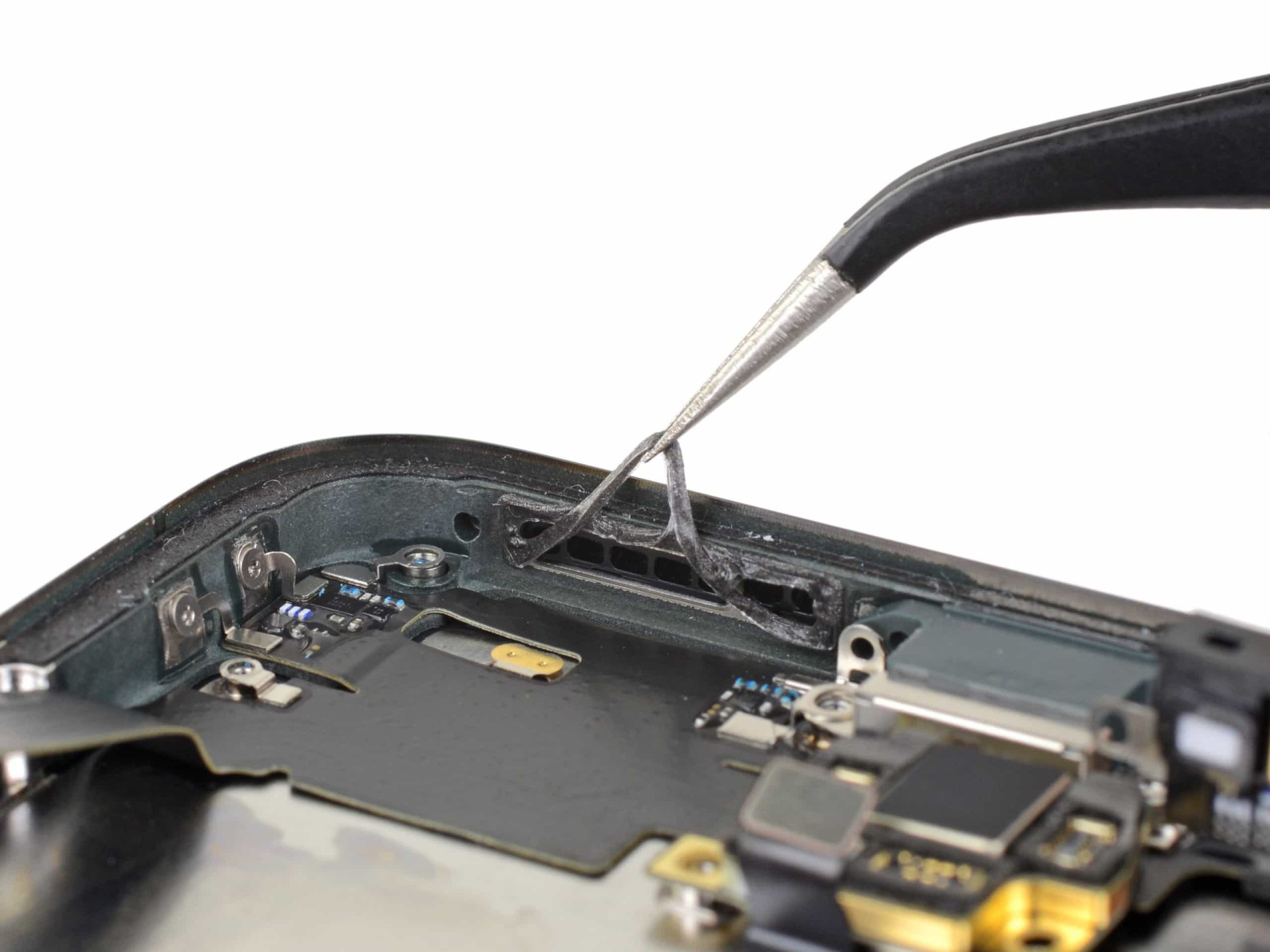 Peça a peça, o iPhone 11 Pro foi desmontado. Veja as imagens