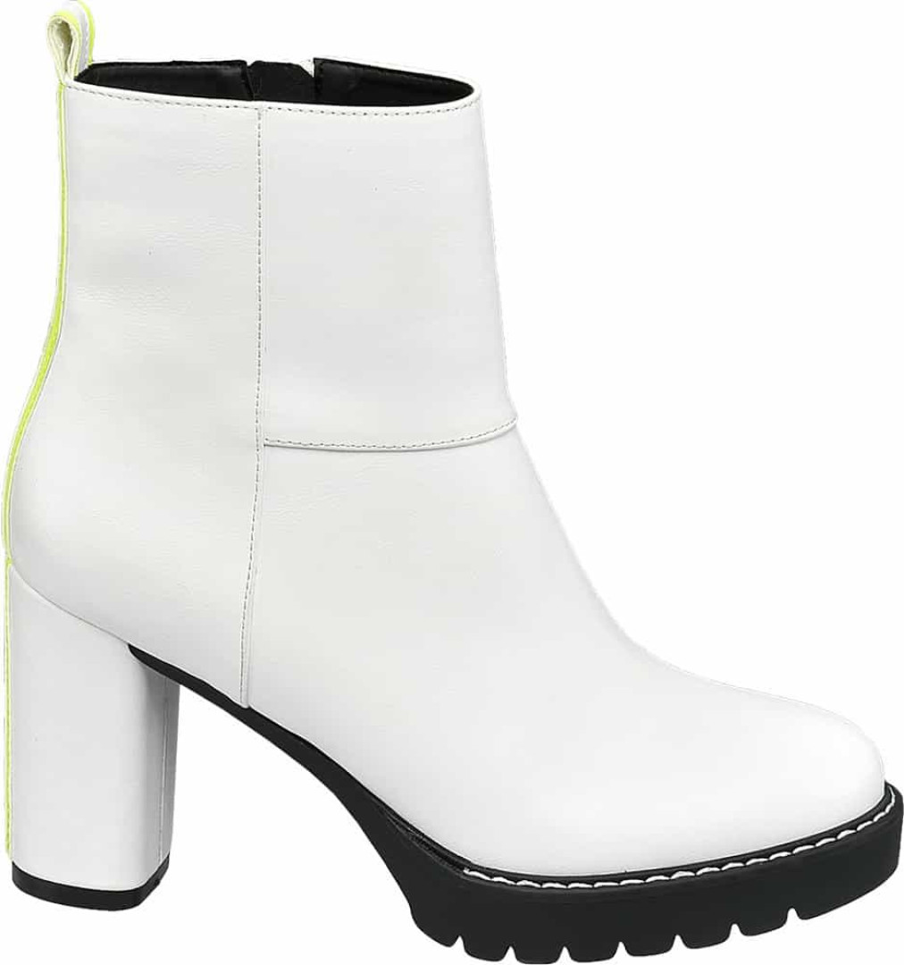 Botas branco gélido, é a proposta da Deichmann para este inverno