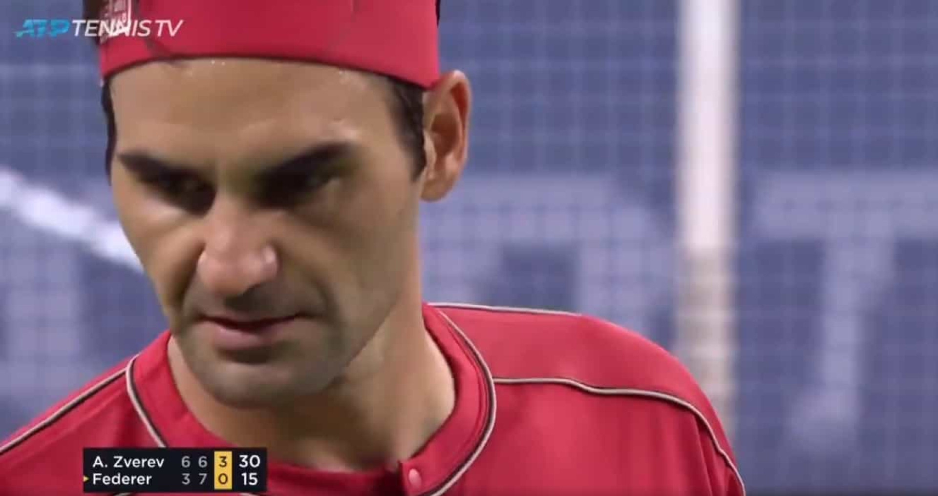 Federer ultrapassou os limites e o árbitro castigou-o por isto