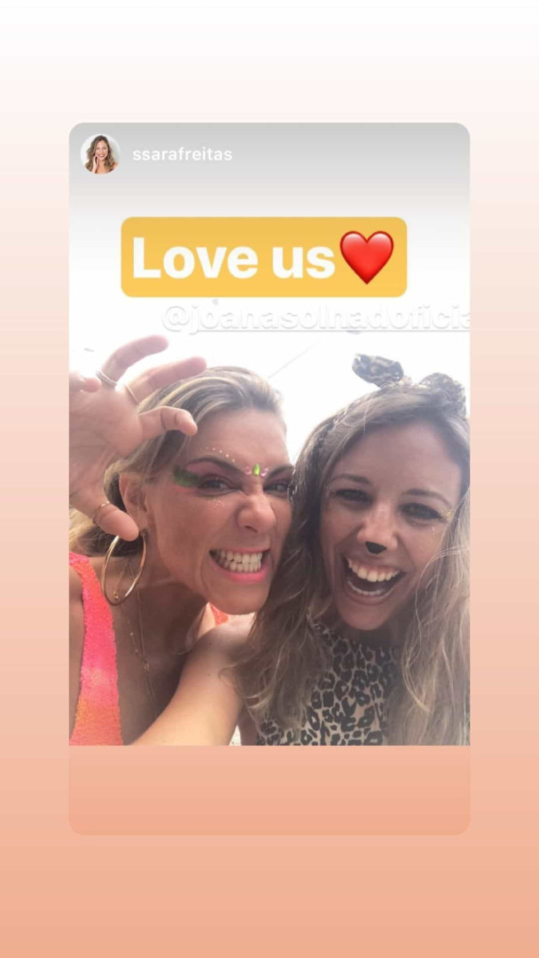 Joana Solnado no Carnaval do Brasil com look excêntrico