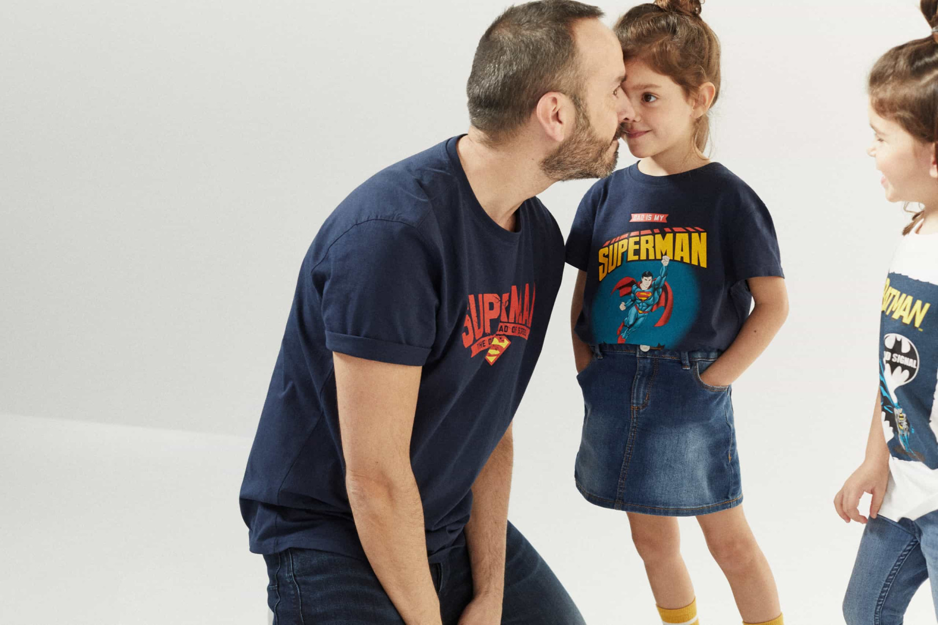 Cortefiel apresenta t-shirts divertidas para pais e filhos