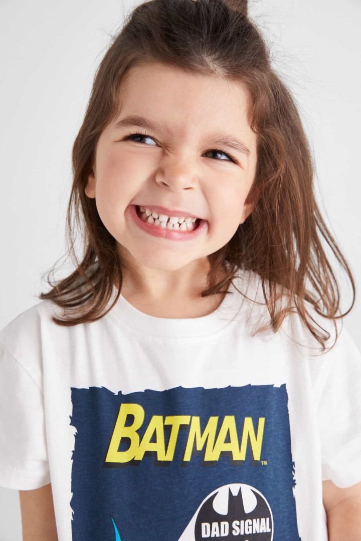 Cortefiel apresenta t-shirts divertidas para pais e filhos