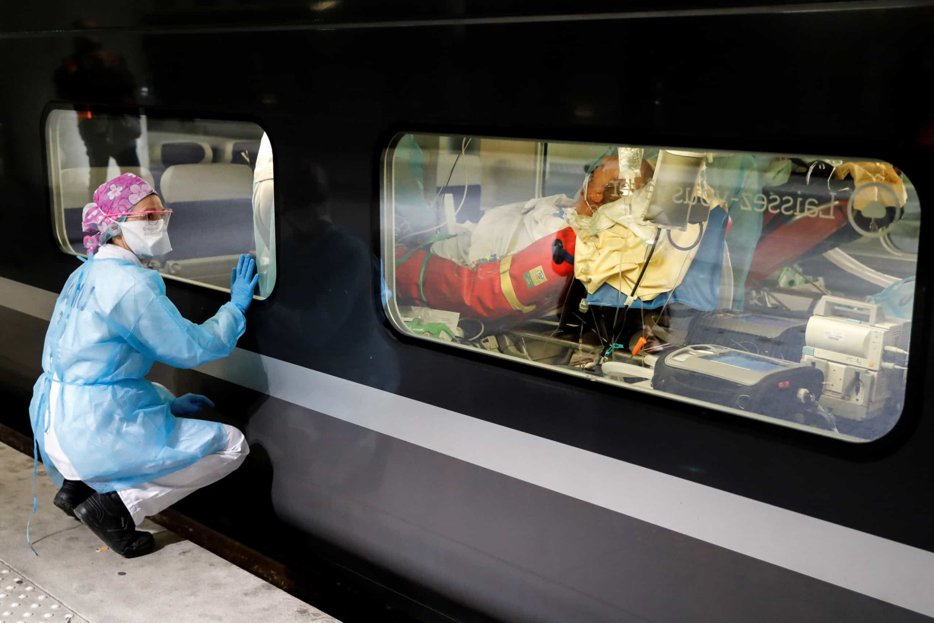 Partiu de Paris o primeiro TGV com doentes de Covid-19