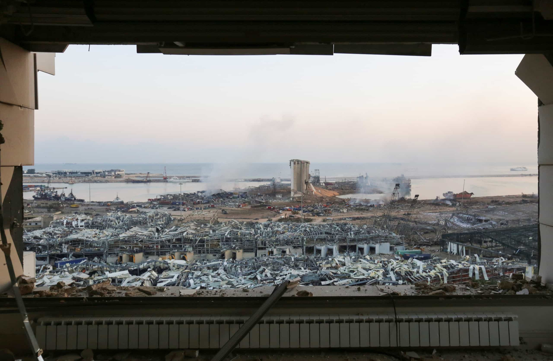 Explosões. As impressionantes imagens do caos em Beirute