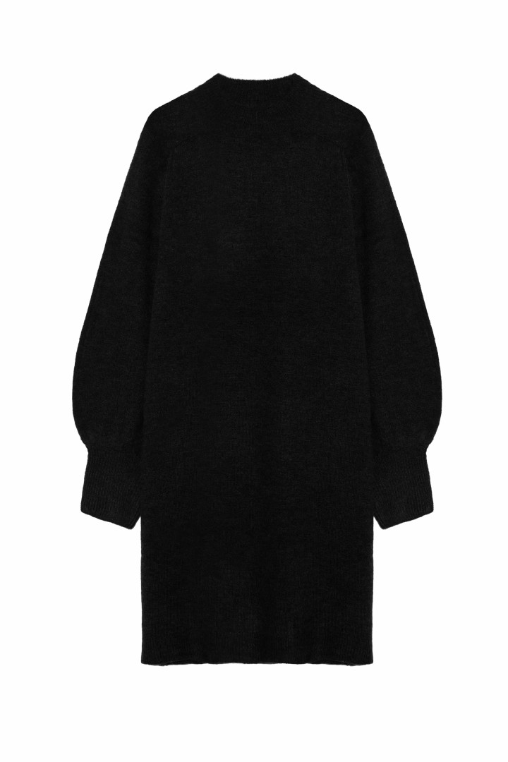 Aposte na tendência do sweater dress, a peça estrela da estação