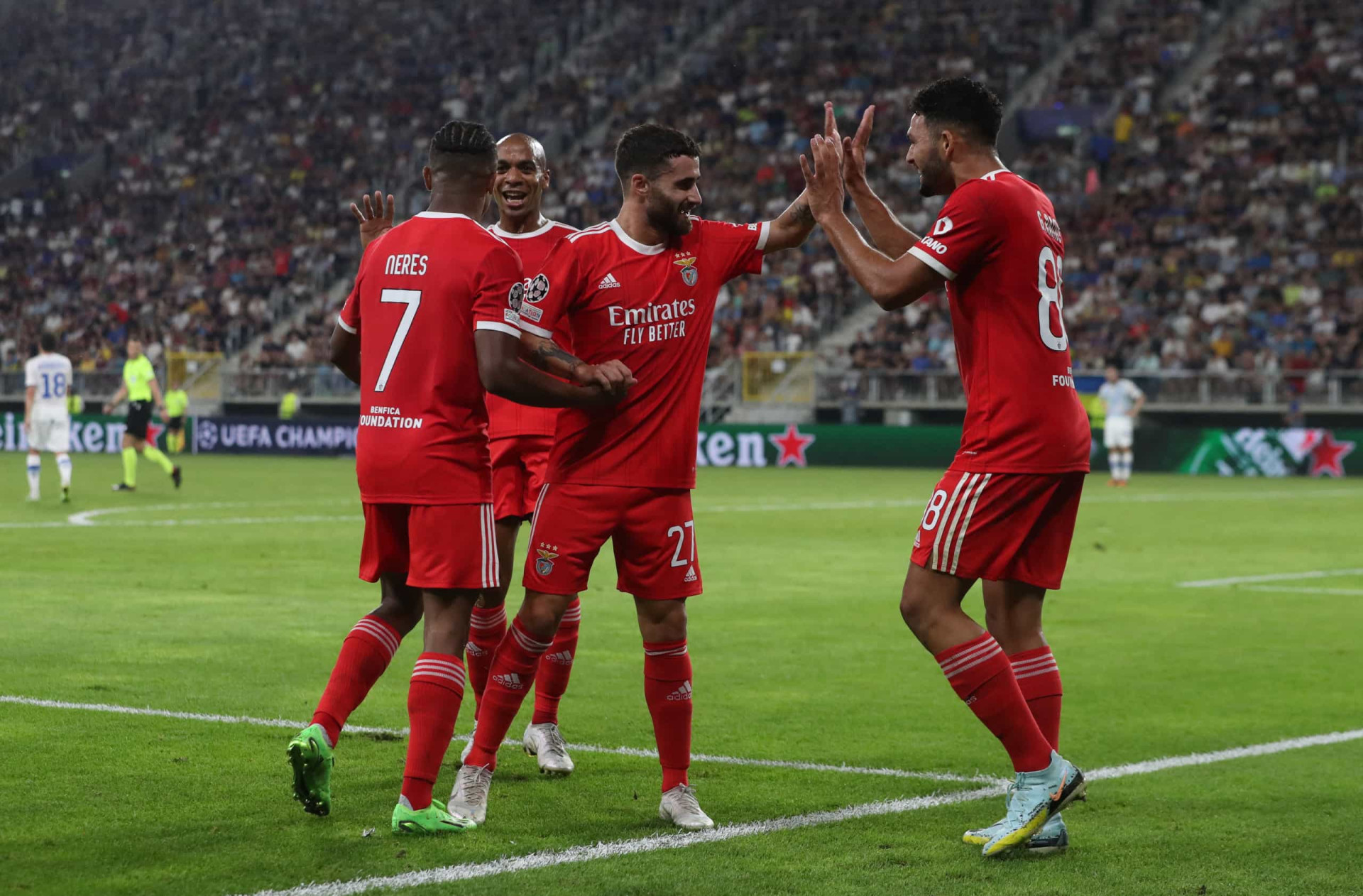 As imagens que não viu na TV do jogo entre Dínamo Kyiv e Benfica