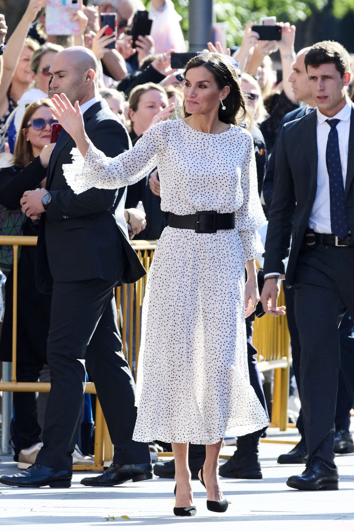 O truque da rainha Letizia para 'afinar' a cintura (resulta sempre)